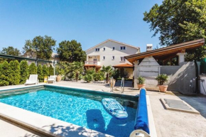 Family friendly apartments with a swimming pool Sveti Anton, Krk - 5291